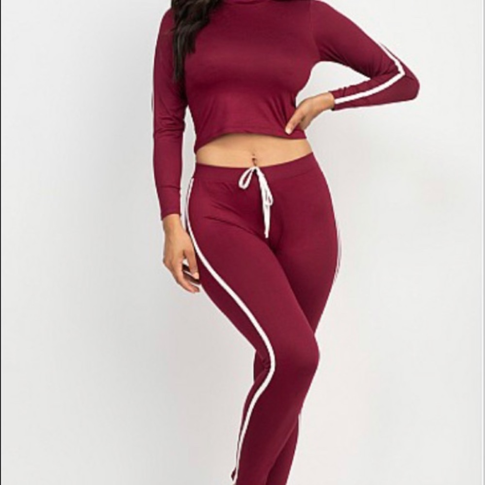 (S) One stripe crop top and leggings